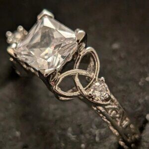 Celtic Ring - Cubic Zirconia & Sterling Silver - Size 8